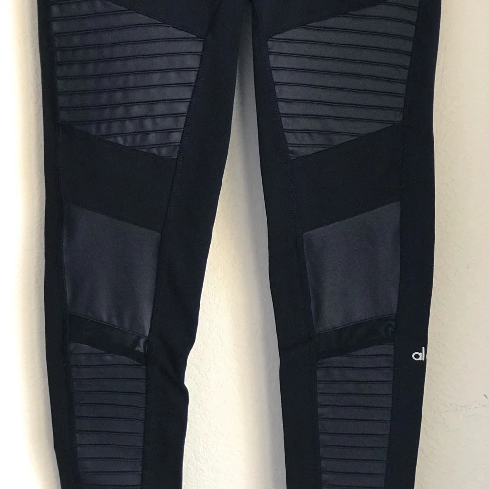 Alo Black Moto Sexy Legging Matte Shine Fabric & Mesh Detail size Large Stretch